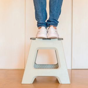 VIGAR COMPACT GREY FOLDABLE 40CM STOOL