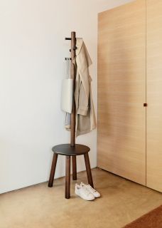 PILLAR STOOL/COATRACK BLK/WAL