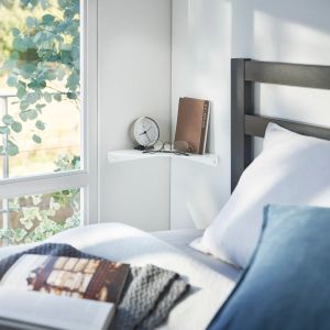 YAMAZAKI Tower Ълова етажерка за монтаж на стена, бял